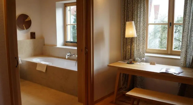Полулюкс Romantik Hotel Zum Klosterbräu