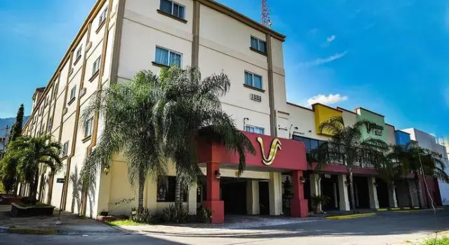 Victoria Hotel, Rezervovat Hotel Hotely v Cortés s parkováním, Parkování