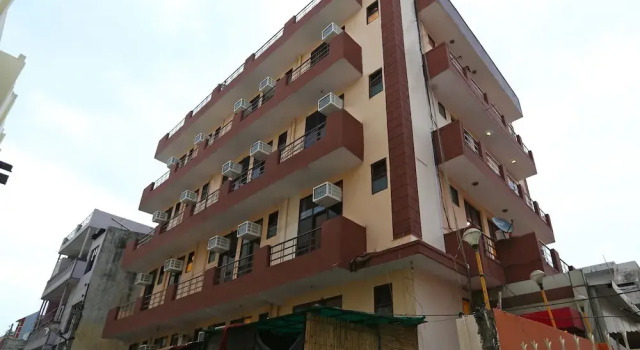OYO Flagship 14774 Sector 14 Gurgaon