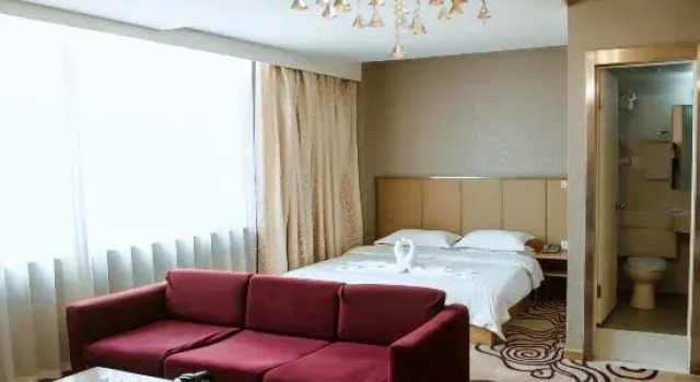 Люкс Deluxe Dalat Qihejia Business Hotel