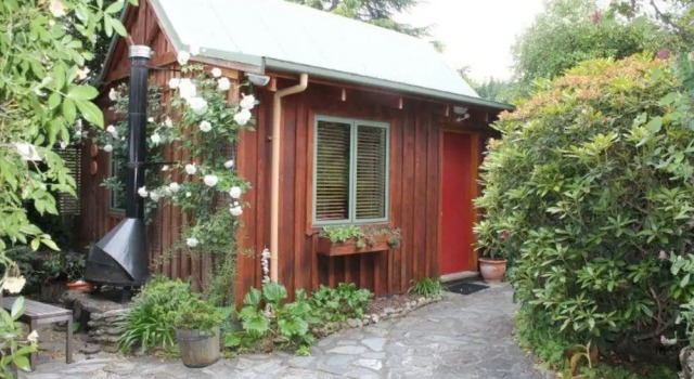 Коттедж с балконом Te Wanaka Lodge