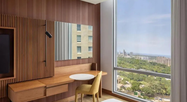 Четырёхместный клубный номер Standard Barranquilla Marriott Hotel