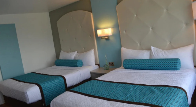 Четырёхместный номер Superior The Freeport Inn and Marina