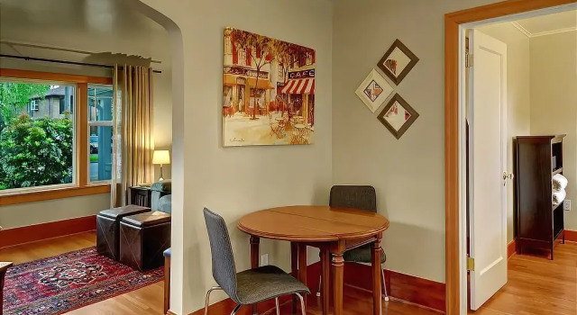 Birch Tree Cottage - Three Bedroom Home with Fireplace, Rezerwuj Dom wakacyjny Wille w Seattle, Willa