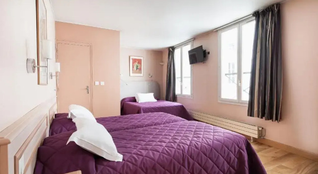 Четырёхместный номер Standard Hotel Americain