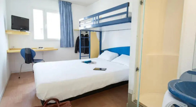 Трёхместный номер Standard с красивым видом из окна ibis budget Béziers Centre Palais Congrès