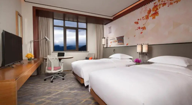 Двухместный номер с видом на горы Hilton Garden Inn Shangri-La