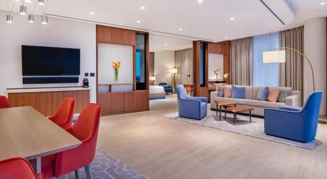 Suite with Access to Lounge & 3 Pools с джакузи с 2 комнатами Курортный отель JA The Resort - JA Lake View