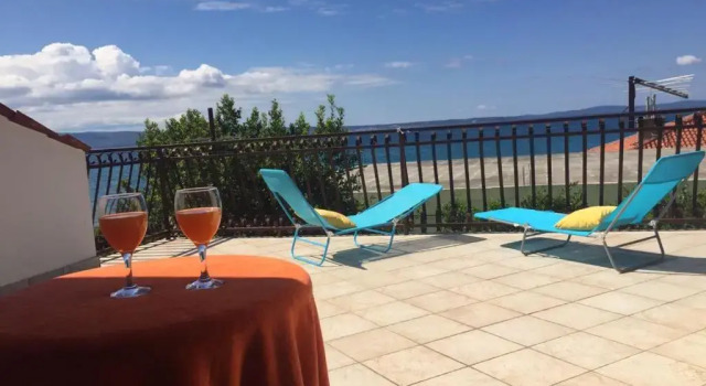 Big 4-bedroom apartment Perica, Podstrana, Забронировать Апартаменты/квартира Отели Подстраны с парковкой, рядом с Частный Пляж «Апартментс Лавица Бич Думичич», Парковка