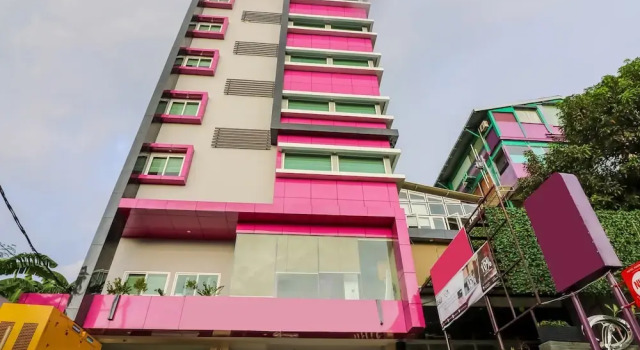 NIDA Rooms Racing Center Makassar, Book Hotel Hotels in Sulawesi with Parking, Parking