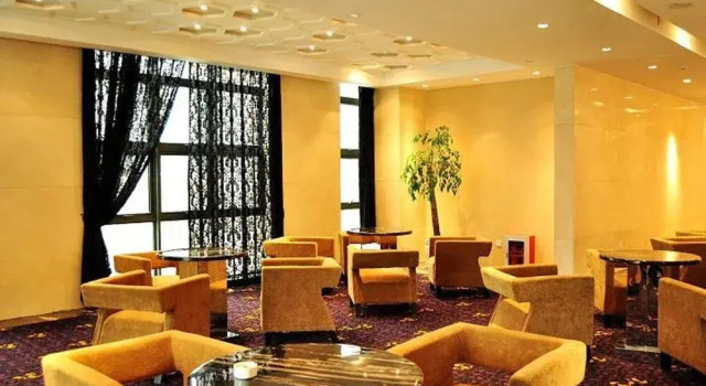 Empire Holiday Hotel - Nantong, Varaa Hotelli Hotellit Nantong pysäköinnillä, Pysäköinti