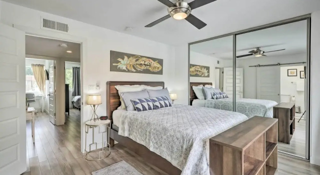 Апартаменты Chic Scottsdale Home w/ Balcony, Walk to Old Town!