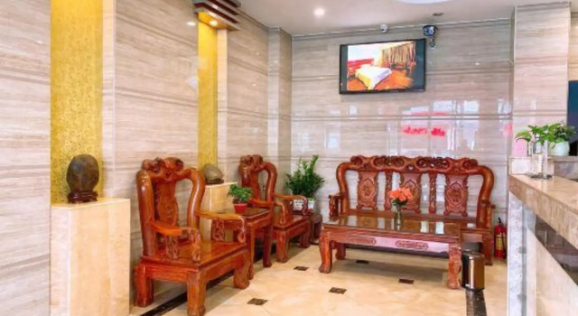 Dubai eight star hotel (Maoming people's Hospital high speed railway station store), Rezervasyon Otel Guangdong otoparklı oteller, Otopark