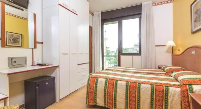 Двухместный номер Standard с балконом Hotel Harrys