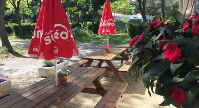 Camping de la Vallée Heureuse, Rezervasyon Kamp Alanı Alpilles kamp ve glamping, Kamp Alanı