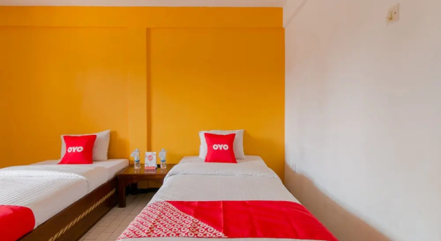 Standard Twin room OYO 1996 Koneng Hotel