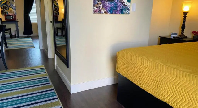 Номер Deluxe 30-A Inn & Suites