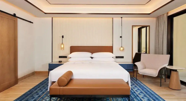 Camera Superior Four Points by Sheraton Hainan, Qiongzhong