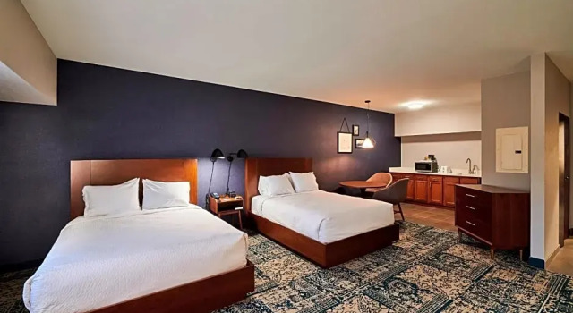 Номер Deluxe Four Points by Sheraton Cleveland-Eastlake