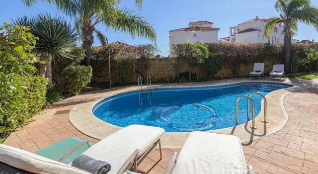 Вилла Villa Riviera in Urbanizaci n Riviera Sol