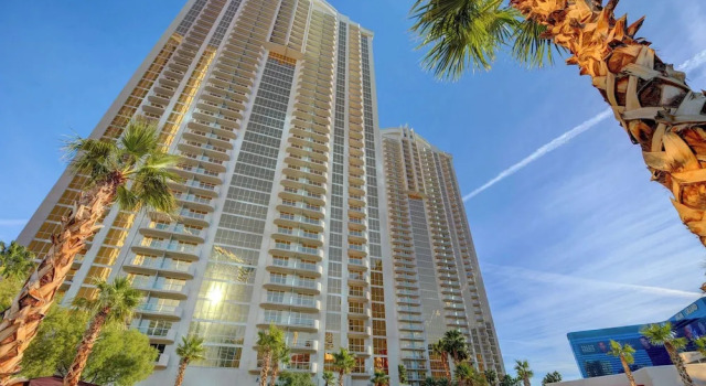 Stunning 1BR Strip Views w Balcony 17701, Buchen Sie Ferienwohnung Apartments in Paradise., Ferienwohnung