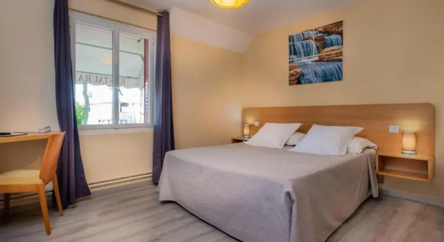 Номер Classic Logis Hôtel Restaurant Le Coq Hardi