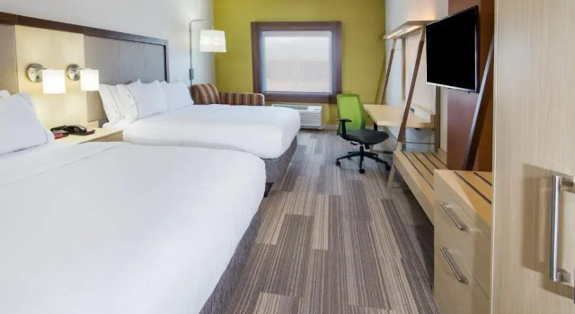 Четырёхместный номер Standard Holiday Inn Express & Suites Pahrump by IHG