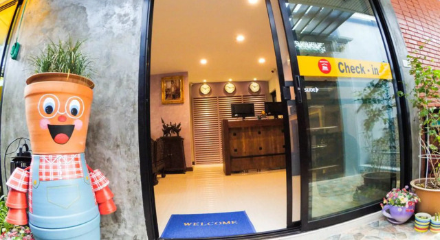 Check-in My Hostel, Забронировать Хостел Раттхеви Бангкок, рядом с Royal Thai Police Headquarters