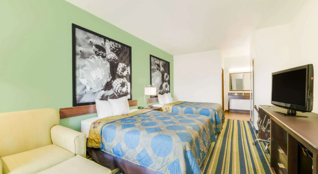 Четырёхместный номер Standard Super 8 by Wyndham Cotulla TX