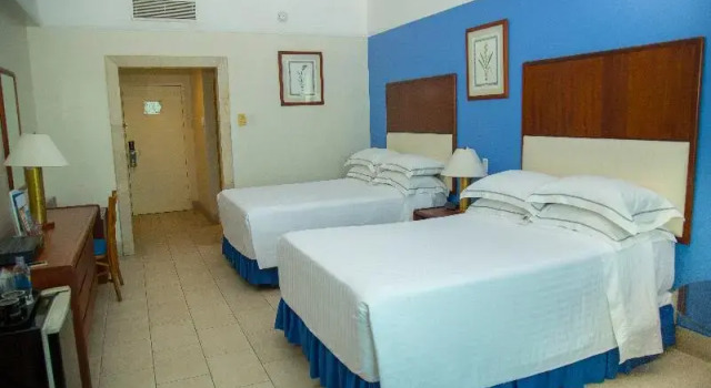 Одноместный номер Standard с балконом Hotel Colon Salinas