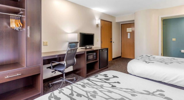 Четырёхместный номер Standard Sleep Inn & Suites Johnson City