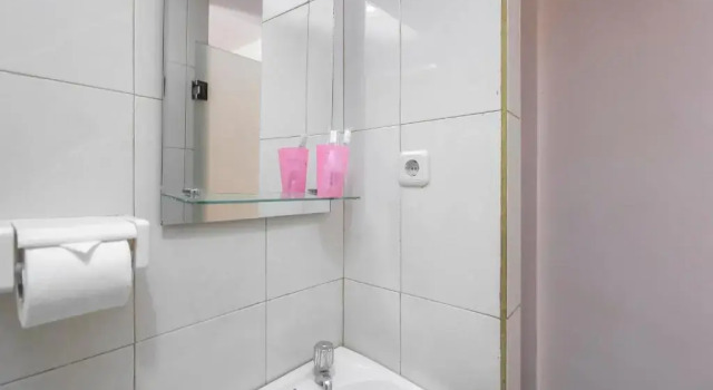 Standardní Dvoulůžkový s manželskou postelí pokoj RedDoorz Plus near Galaxy Bekasi
