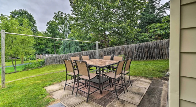 Коттедж Penn Yan Escape w/ Yard, 1 Mi to Keuka Lake!
