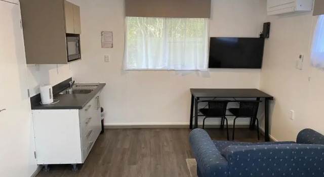 Люкс Standard Homestay En-Suite Private Bathroom, Private Entrance, Heatpump, Netflix close to Hospital