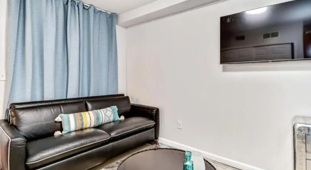New and Cozy 1BD Apt in the Heart of Philly!, Забронировать Отель Бизнес-отели Филадельфии, рядом с Robert Bogle Marker, 4* 5*