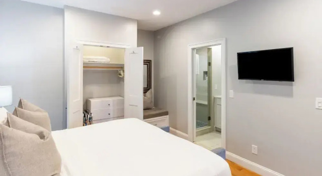 Номер Standard с 2 комнатами с балконом и с частичным видом на море The Newport Lofts - 595 Thames Street
