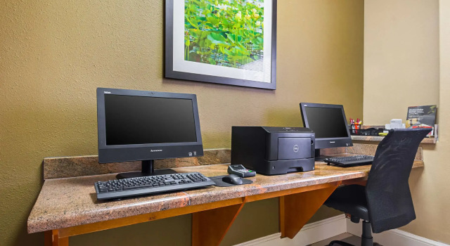 Comfort Suites Lake Charles, Забронировать Отель Лейк-Чарльз Луизиана
