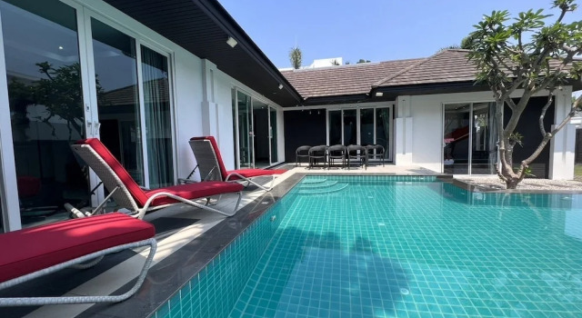 Pool Villa Luxury с 4 комнатами Hollywood Pool Villa Jomtien Pattaya