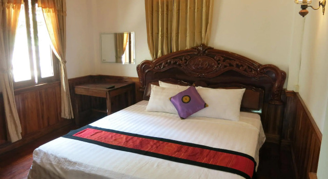 Namkhan Riverside Hotel