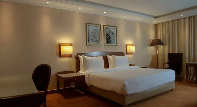 Radisson Sas Martinez, Забронировать Отель Бизнес-отели Бейрута, рядом с ABC Shopping Mall, 4* 5*