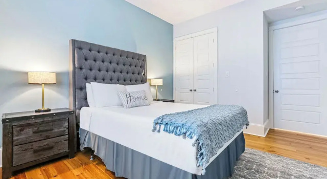 Номер Standard Stunning 4 BR Condo + Pool - Near St. Charles