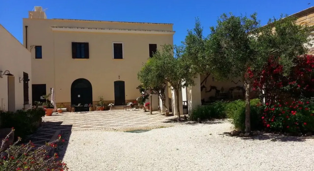 Baglio Spanò - Antiche Dimore di Sicilia, Book Bed and Breakfast Hoteller i Petrosino med parkering, Parkering
