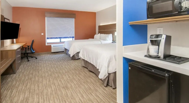 Четырёхместный люкс Holiday Inn Express Hotel & Suites Biloxi- Ocean Springs by IHG