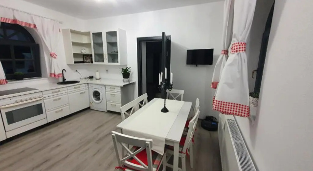 Коттедж с 2 комнатами Casa mica Resita