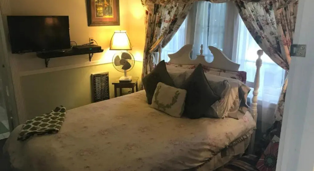 Номер Economy Walk to Lake Arrowhead Village! Home w/ Lake Views