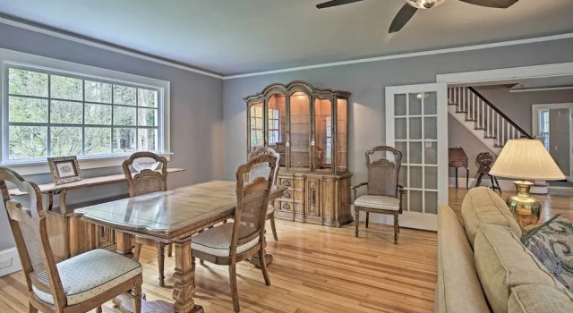 Коттедж Beautiful Lenox Home, 3 Mi to Shakespeare & Co!