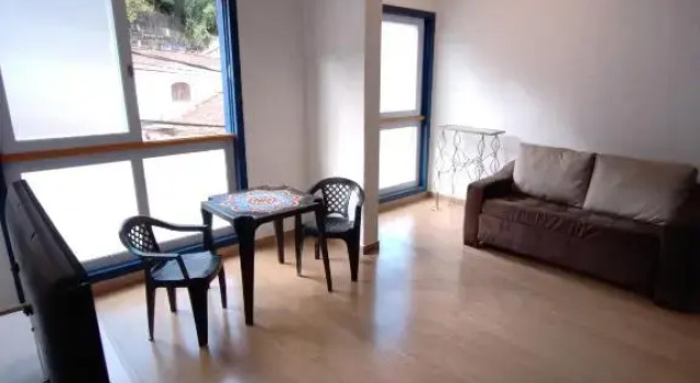Casa nova com suítes amplas
