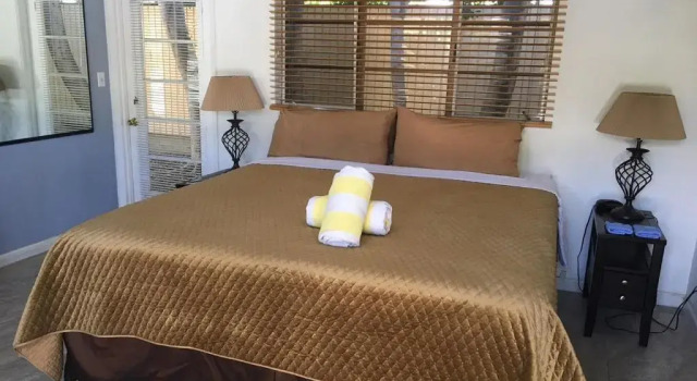 Кровать в общем номере (мужской номер) Vista Grande Resort - A Gay Mens Resort