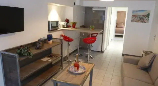 Cottage AU TERMINUS, Rezerwuj Dom wakacyjny Hotele w Champagne z parkingiem, Parking