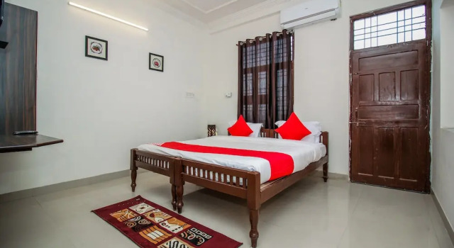 Номер Standard OYO 18272 Hotel Lambodar